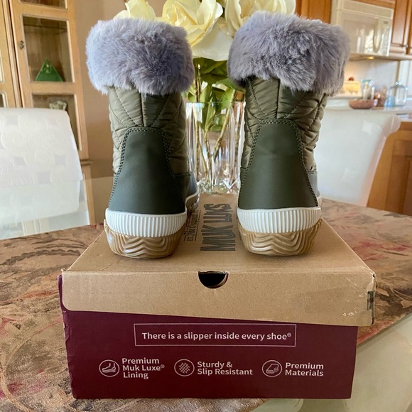 MUK LUKS Winnie Waverly Lined Faux Fur Quilted All Weather Boots, Size: 8 - Picture 4 of 9